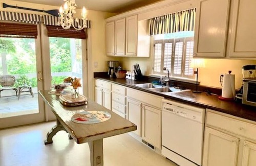 Shorewood-Tower Hills-Harbert Cottage | Cozy Beach Cottage, Walk to the Lake!