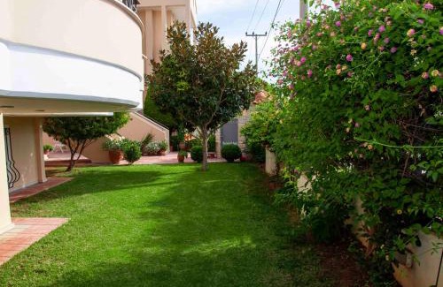 Nea Makri House | Cozy Beach Home Near Pristine Sea w/Free Netflix