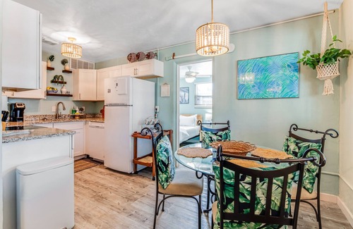 Sunny Shores House | Cozy beach house - 5 min walk to the beach (Pet-Friendly!)