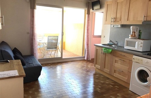 Port Leucate Apartment | Cozy Beachfront T2 Apartment with Cabin, Parking & Modern Amenities