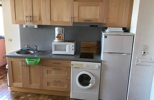 Port Leucate Apartment | Cozy Beachfront T2 Apartment with Cabin, Parking & Modern Amenities