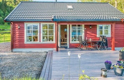 Florø House | Cozy, beautifully situated cottage in a small village by the Førdefjord in Sunnfjord.