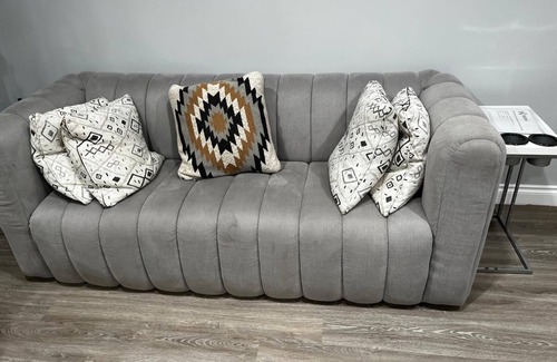 Regina House | Cozy bedroom suit in a bungalow in adorable Regina with WiFi, heating, cooling