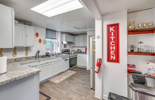 Chester Apartment | Cozy Berkshires Vacation Rental Near Hiking!