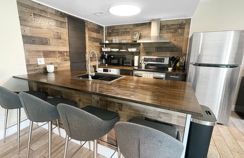 Camelback East Condo | Cozy Biltmore Condo with Heated Pool and Hot Tub