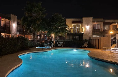 Camelback East Condo | Cozy Biltmore Condo with Heated Pool and Hot Tub