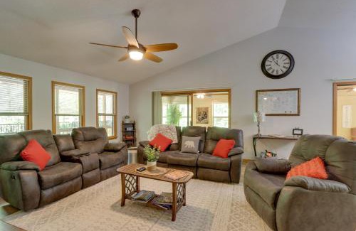Blairsville House | Cozy Blairsville Cabin 2 Mi to Vogel State Park!