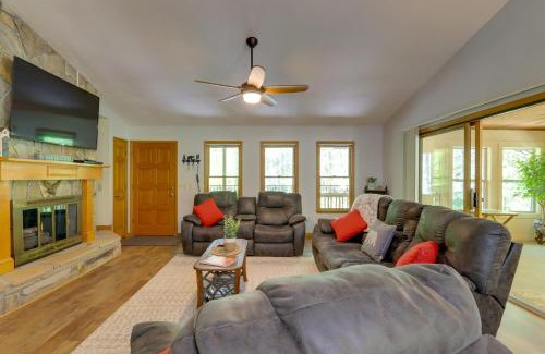 Blairsville House | Cozy Blairsville Cabin 2 Mi to Vogel State Park!