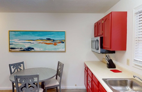 Bloomington House | Cozy Bloomington IU Campus Getaway for 2!