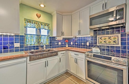 El Prado House | Cozy Blue Adobe with Steam Room 2 Mi from Taos!