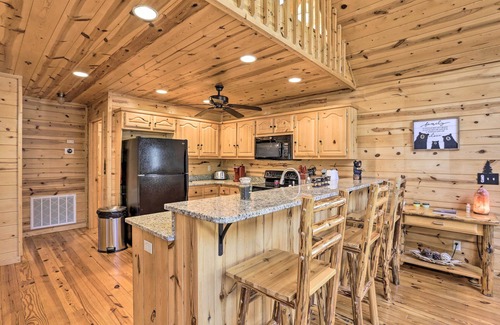 Raccoon Ridge Cabin | Cozy Blue Ridge Cabin w/Sauna & Trail Access!