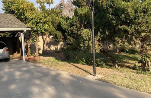 Squaw Peak Heights House | Cozy bright Single Room in Uptown Phoenix - King bed No access to main house.