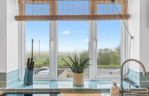 Woodingdean Apartment | Cozy Brighton Getaway | Nature Trails & Parking