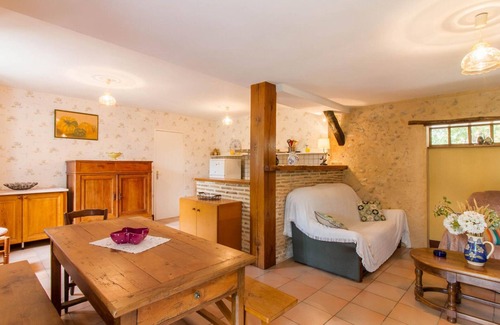 Saint-Crepin-d'Auberoche Cottage | Cozy Countryside Home Near Périgueux with Garden, BBQ, and Family Amenities