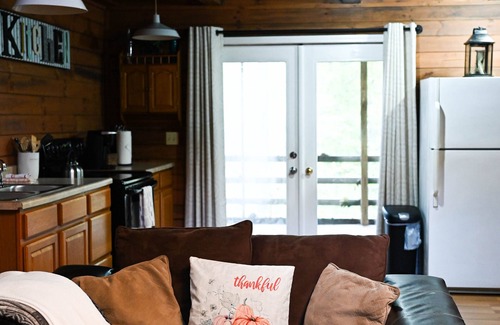 Carbon Hill Cabin | Cozy Cabana is secluded yet close to local attractions