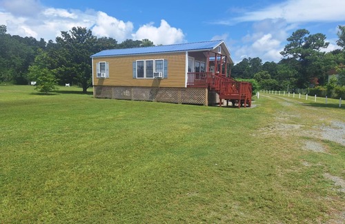 Oriental Cabin | Cozy cabin #1 on Neuse River in charming Oriental with WiFi, AC