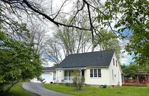 Oxford Cabin | Cozy Cabin 2-Bedroom near Miami University in Oxford, OH