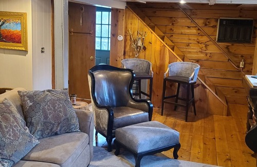 Birdseye Cabin | COZY CABIN AT PATOKA LAKE(in happy hollow)