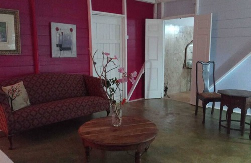 Santa Cruz Cottage | Cozy Cabin at the Steppes Estate - 20 mins from the beach