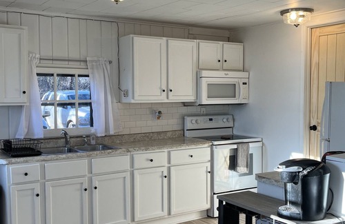 Dresser Cabin | Cozy cabin for getaway! On a beautiful lake, 1 mile from Trollhaugen
