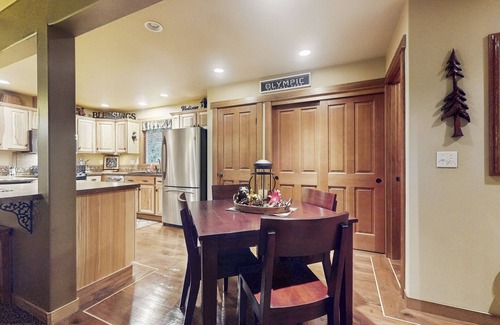 Hoodsport Cabin | Cozy cabin getaway with firepit, patio, gas grill, and private park access