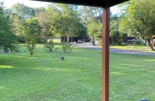 Pointblank Cabin | Cozy cabin in nice Point Blank with fitness room, pool & AC