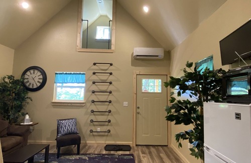 Winslow Cabin | Cozy cabin in our little woodland village - access to pond and meadow