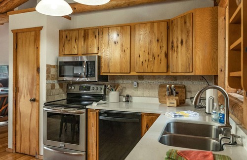 Angel Fire Cabin | Cozy cabin in the woods. 12 min from the Angel Fire ski resort; 6 to golf course