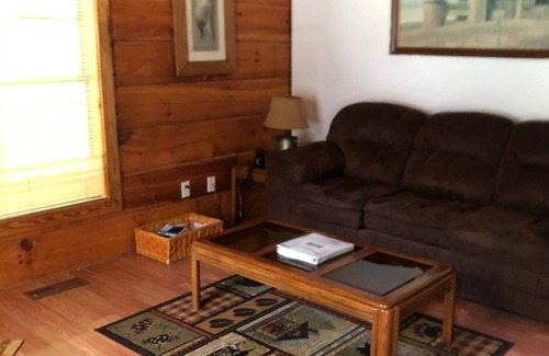 Oneida Cabin | cozy cabin in the woods-