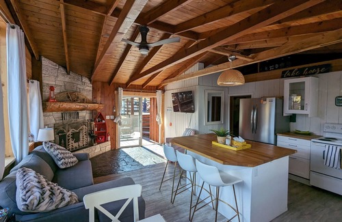 East Kootenay Cabin | Cozy Cabin Lake View Private Beach