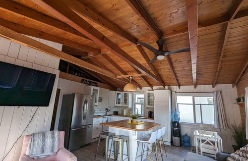 East Kootenay Cabin | Cozy Cabin Lake View Private Beach
