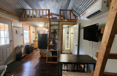 Jasper Cabin | Cozy cabin located on mountainside hobby farm