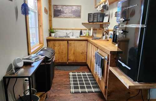 Jasper Cabin | Cozy cabin located on mountainside hobby farm