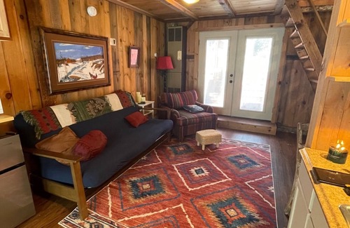 East Haven  Rutland County Cabin | Cozy Cabin, Mountain Views, Hot Tub, Pool, Basketball Court, Fire Pit in Rutland