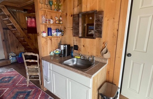 East Haven  Rutland County Cabin | Cozy Cabin, Mountain Views, Hot Tub, Pool, Basketball Court, Fire Pit in Rutland