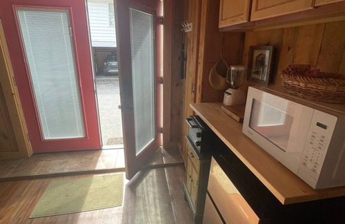 East Haven  Rutland County Cabin | Cozy Cabin, Mountain Views, Hot Tub, Pool, Basketball Court, Fire Pit in Rutland