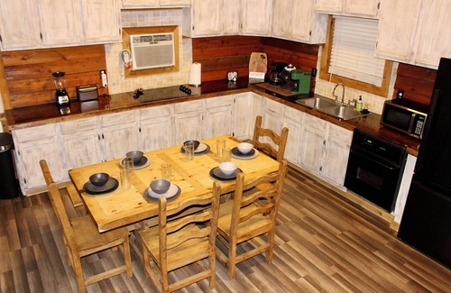Jasper Cabin | Cozy Cabin Near Rayburn - A Paradise for Anglers, Hunters & Hikers!
