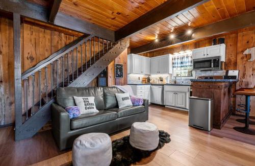Whispering Forest House | Cozy Cabin near Resorts and The Village +Mtn views