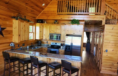 Hays Cabin | Cozy cabin near Wine Country & Parks. Great Hiking & Amazing Views!