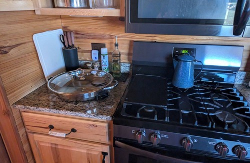 West Plains Cabin | Cozy Cabin on 80 acres in The Ozarks, very unique!