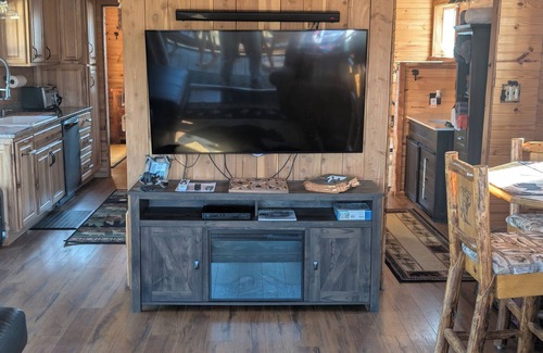 West Plains Cabin | Cozy Cabin on 80 acres in The Ozarks, very unique!