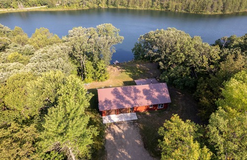 Clitherall Cabin | Cozy Cabin on Lake- Very Private, Kayaks/Canoe,Fire pit,Pet Friendly, Relaxing