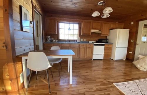 Roxbury Cottage | Cozy Cabin Retreat
