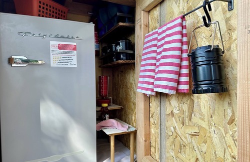 Topanga Cabin | Cozy Cabin Under the Oaks, WiFi, Outdoor Fitness in Enchanting Topanga Dreaming