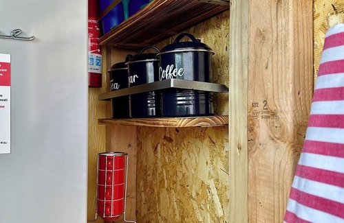 Topanga Cabin | Cozy Cabin Under the Oaks, WiFi, Outdoor Fitness in Enchanting Topanga Dreaming