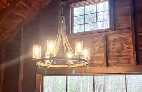 Cape Neddick Cabin | Cozy Cabin w/AC - Walk to Perkins Cove/Marginal Way/Ogunquit Beaches - Sleeps 6