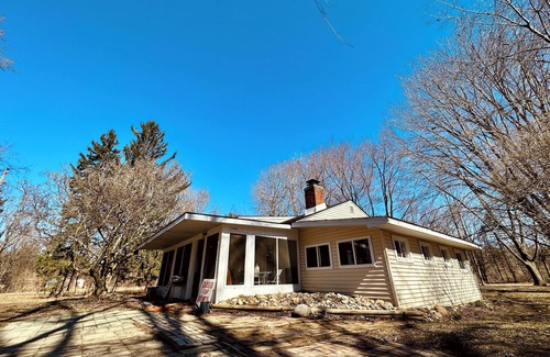 Harbert Cabin | Cozy Cabin W/HOT TUB by Lake MI in Sawyer