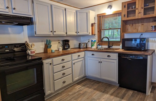 Palmyra Cottage | Cozy cabin with 200’ of waterfront on Whites Pond