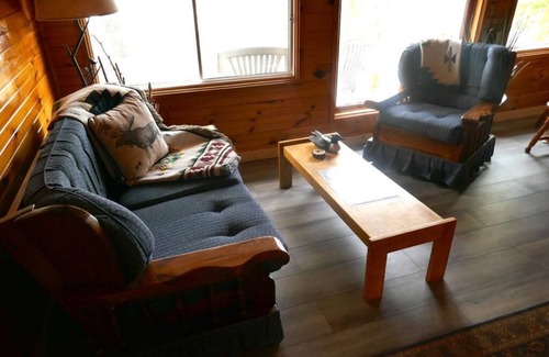 Whitestone Cabin | Cozy cabin with a lake front view.
