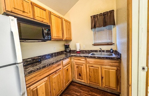 Sterling City Cabin | Cozy cabin with AC and WiFi in peaceful Sterling City